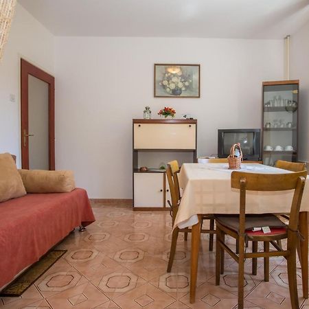 Garden View Apartment In Porec For 2 - 4 Persons 외부 사진