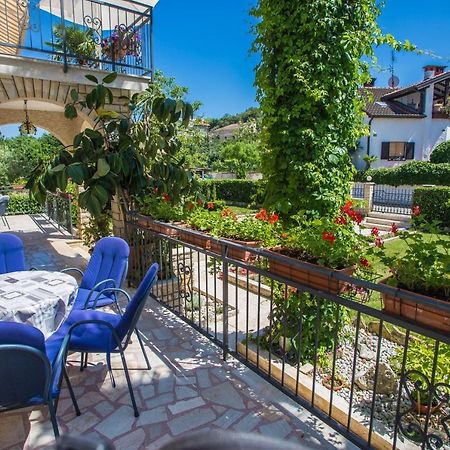 Garden View Apartment In Porec For 2 - 4 Persons 외부 사진