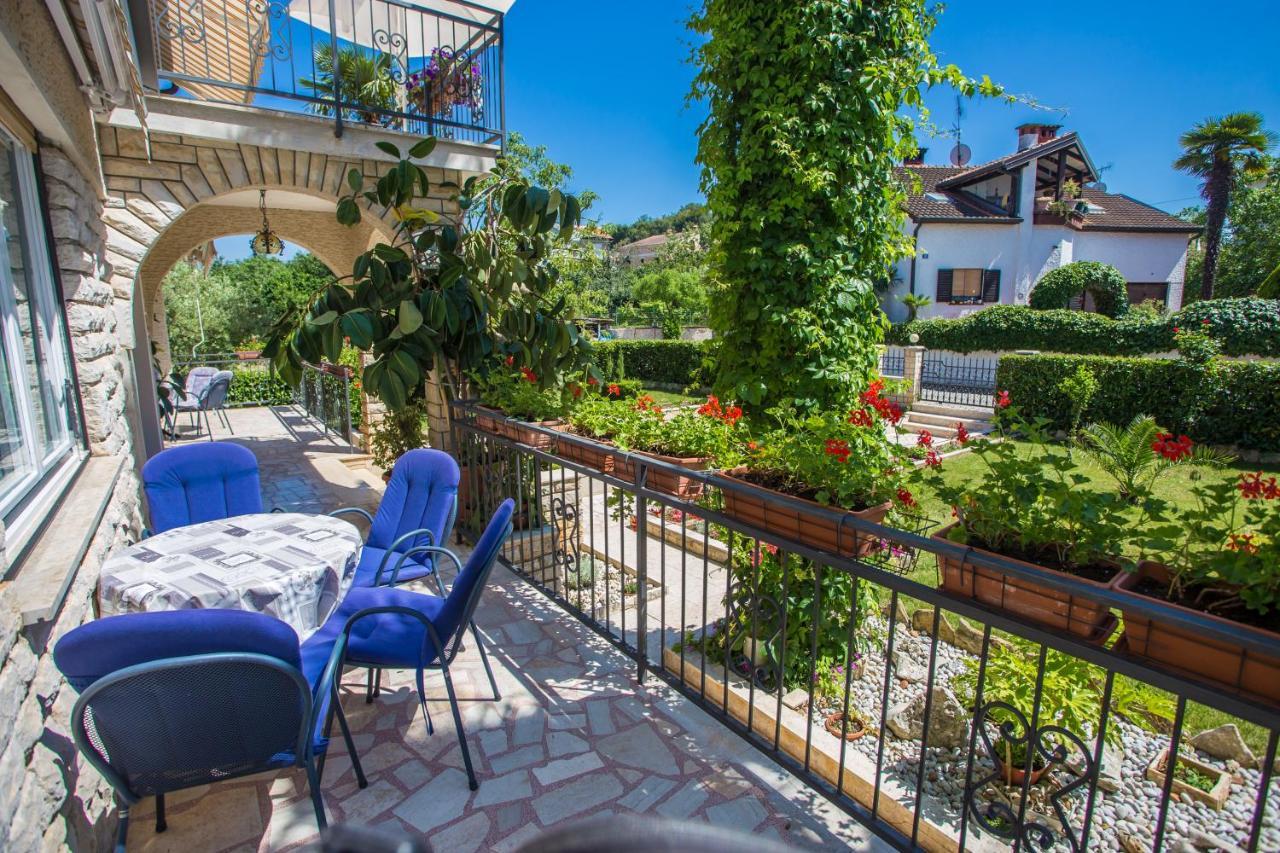 Garden View Apartment In Porec For 2 - 4 Persons 외부 사진