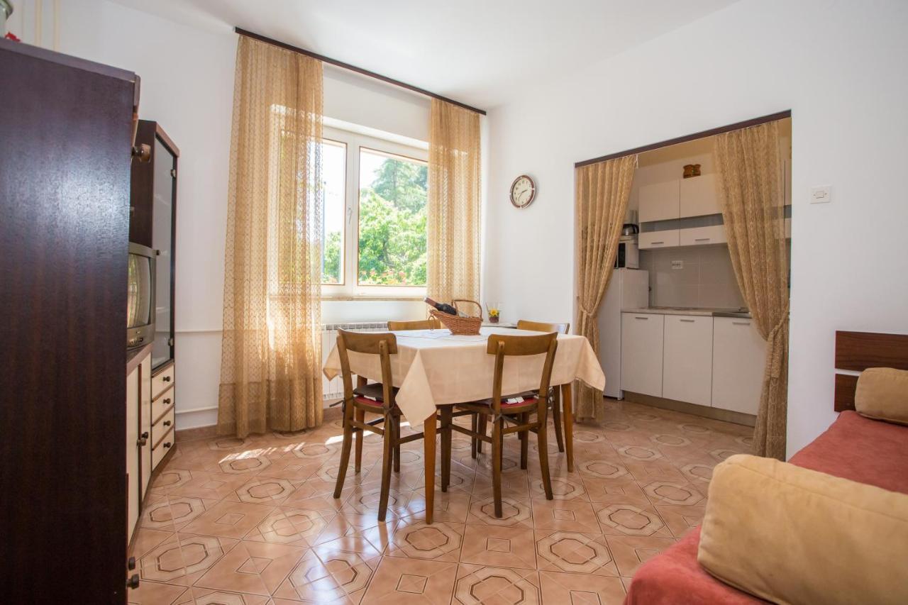 Garden View Apartment In Porec For 2 - 4 Persons 외부 사진